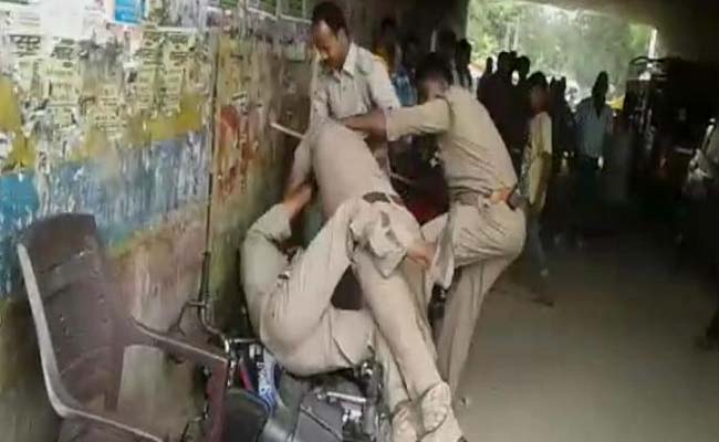Caught on Camera: Lucknow Policemen Brawl In Public, Allegedly Over Bribe