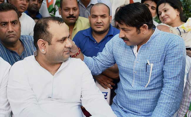 Maheish Girri Mulling Filing Defamation Case Against Arvind Kejriwal