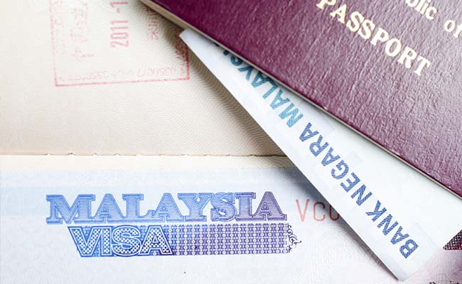 Malaysia Fires Immigration Staff For Aiding Criminals