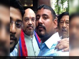 Man Accused Of Attacking Kanhaiya Kumar Posts Selfies With Amit Shah Man Accused Of Attacking Kanhaiya Kumar Posts Selfies With Amit Shah