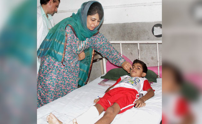 Chief Minister Mehbooba Mufti Conducts Surprise Check Of Hospitals In Jammu