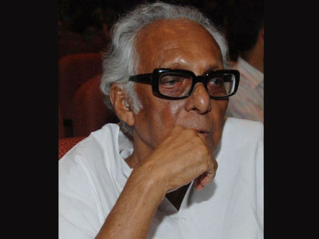 Dear Twitter, Mrinal Sen is 'Absolutely Fine' and Having Chai at Home