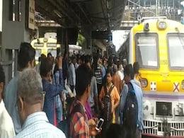 मुंबई: कोविड वैक्सीन की दोनों डोज ले चुके यात्रियों को लोकल ट्रेन में मिलेगी खास सुविधा मुंबई: कोविड वैक्सीन की दोनों डोज ले चुके यात्रियों को लोकल ट्रेन में मिलेगी खास सुविधा