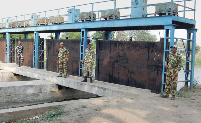 दिल्ली में सीआरपीएफ के इस जवान की सतर्कता से युवती की जान बची