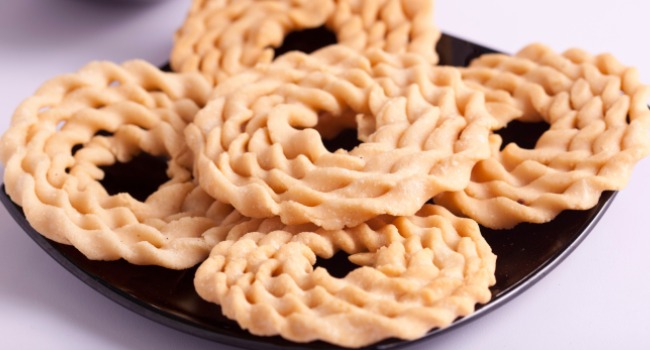 Murukku Recipe: भूल जाएंगे दूसरे स्नैक्स जब साउथ इंडिया के इस टेस्टी स्नैक्स का चखेंगे स्वाद, यहां जानें रेसिपी