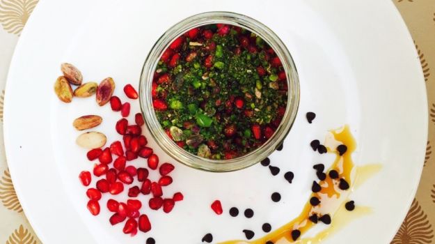 parfait, oats, pomegranate, nuts