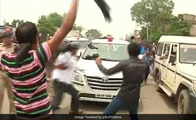 Santosh Gangwar, Sadhvi Niranjan Jyoti's Convoy Attacked With Stones In Odisha