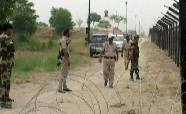 पंजाब : फाजिल्का में बीएसएफ ने दो पाकिस्तानी घुसपैठिए तस्कर मार गिराए, ड्रग्स-हथियार बरामद