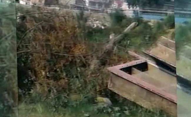 जम्मू-कश्मीर के पंपोर में CRPF की बस पर हुए हमले से जुड़ा वीडियो सामने आया