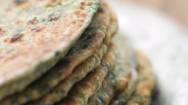 Iron-Rich Diet: Make This Palak (Spinach) Paratha for A Nutritional Meal