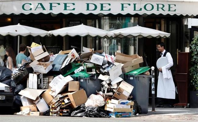 EURO 2016: Paris Deploys Private Trash Trucks To Beat Strike As Championship Begins