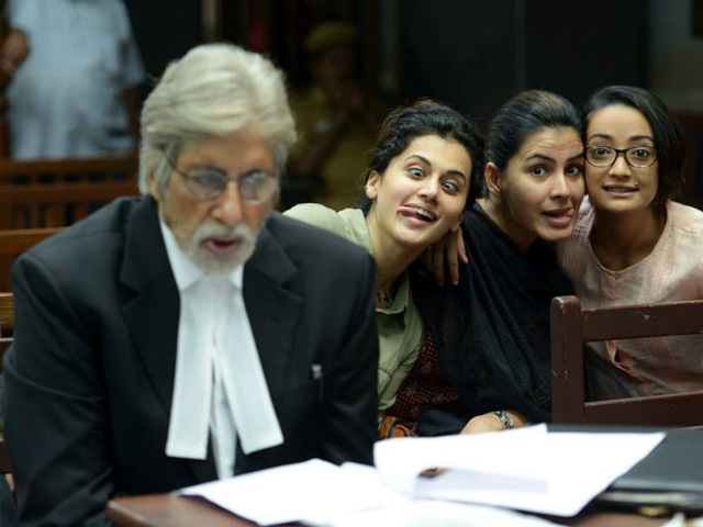 लाल होते-होते रह गई फिल्म ‘पिंक’...