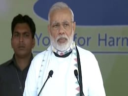 PM Modi Obliges People With Selfies At International Yoga Day Celebrations PM Modi Obliges People With Selfies At International Yoga Day Celebrations