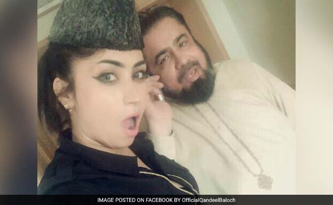 Cleric Suspended After Selfies With Pakistan's 'Kim Kardashian'