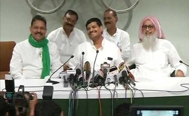 Quami Ekta Dal Chief Afzal Ansari Meets Mulayam Singh, Announces Joint Rally