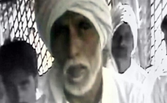 मथुरा कांड के आरोपी रामवृक्ष का शव लेने से ग्रामीणों का इनकार