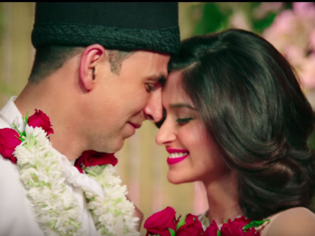 <I>Rustom</i> Trailer: Is Akshay a Wronged Husband or Cold-Blooded Murderer?