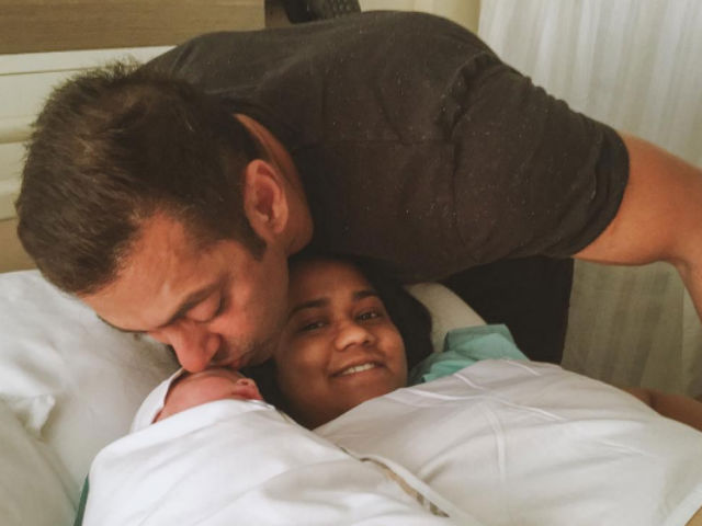 <I>Sultan Ka</i> Style: This Pic of Salman Khan And Baby Ahil is Super Cute