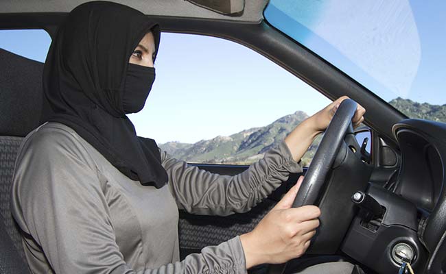 Saudi Arab woman driving зурган илэрцүүд