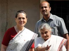 Sheila Dikshit Congress Choice for UP Top Job? Buzz As She Meets Gandhis