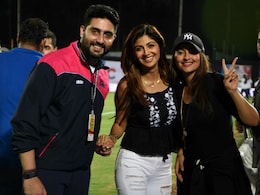 Shilpa Shetty Meets Sonakshi, Abhishek At an 'All Stars' Match. Pics Here Shilpa Shetty Meets Sonakshi, Abhishek At an 'All Stars' Match. Pics Here