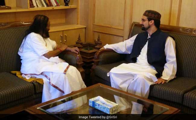 Sri Sri Ravi Shankar Meets Separatist Leader, Discusses Situation In Kashmir