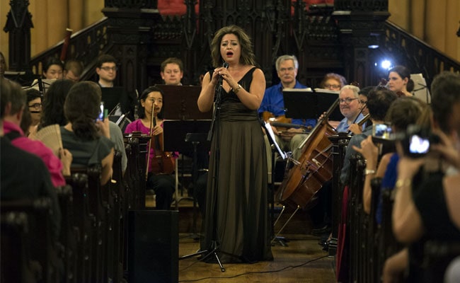 Syrian Opera Singer Performs With US Refugee Orchestra
