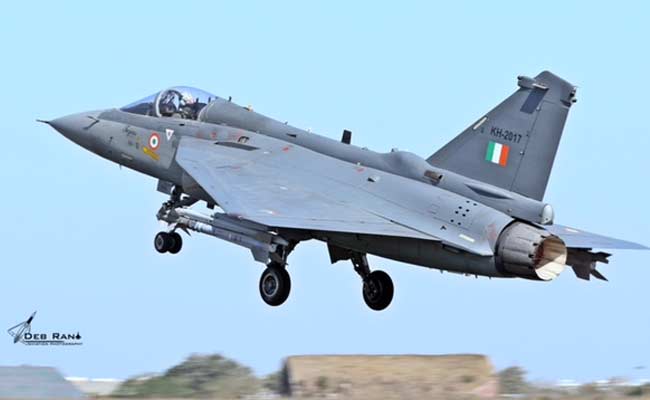भारतीय वायुसेना के लिए क्यों बेहद खास है स्वदेश-निर्मित 'तेजस' लड़ाकू विमान