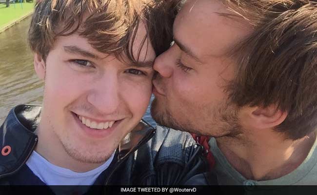 #Twomenkissing Trends In Defiance Of Orlando Killer