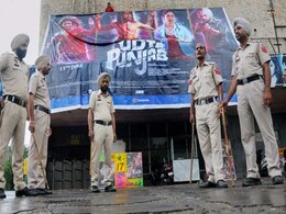 केजरीवाल ने देखी 'उड़ता पंजाब', कहा - बादल परिवार भी देखे उन्होंने पंजाब के साथ क्या किया... केजरीवाल ने देखी 'उड़ता पंजाब', कहा - बादल परिवार भी देखे उन्होंने पंजाब के साथ क्या किया...