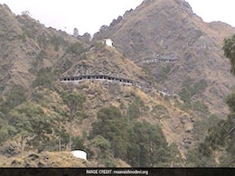 जम्मू-कश्मीर : वैष्णोदेवी मंदिर के पास बड़ा पत्थर गिरा, तीन श्रद्धालु घायल जम्मू-कश्मीर : वैष्णोदेवी मंदिर के पास बड़ा पत्थर गिरा, तीन श्रद्धालु घायल