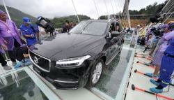 Volvo XC90 Crosses Bridge Made of Glass in China