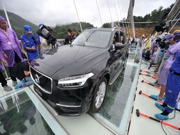Volvo XC90 Crosses Bridge Made of Glass in China Volvo XC90 Crosses Bridge Made of Glass in China