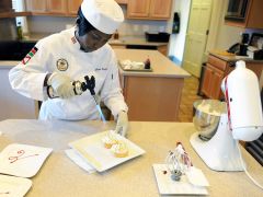 In the Military's Top Kitchens, Women Make Their Mark