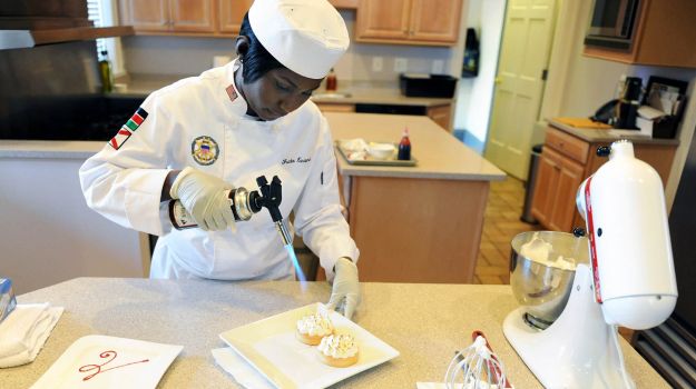 In the Military's Top Kitchens, Women Make Their Mark