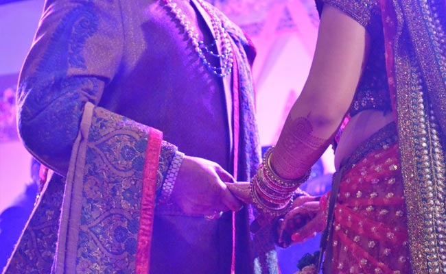 Hindu Girl Weds Childhood Muslim Friend In Pak