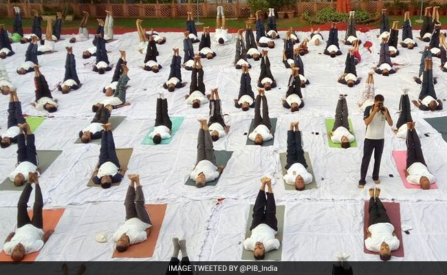 PHOTOS: देश भर में पूरे उत्साह के साथ मनाया गया योग दिवस