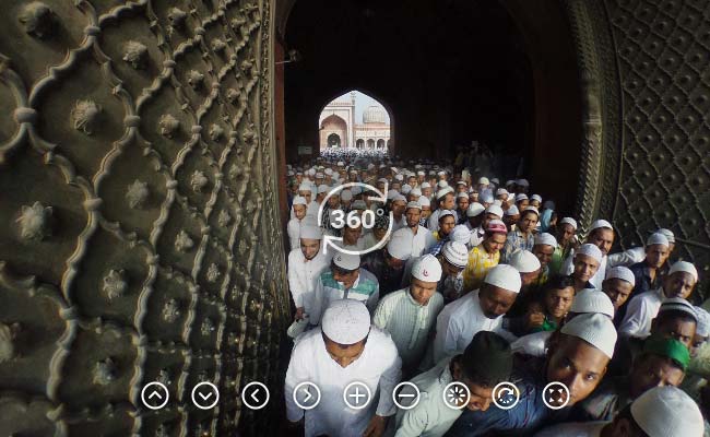Move this photo around to see devotees prepare for namaz Move this photo around to see devotees prepare for namaz