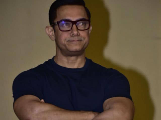 Aamir Khan Feels Like a 'Waiter' Next to Salman. Oops, Make That 'Nobody'
