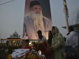 Gloomy Pakistan Bids Farewell To National Hero Abdul Sattar Edhi Gloomy Pakistan Bids Farewell To National Hero Abdul Sattar Edhi