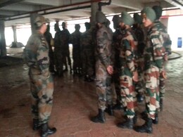 मुंबई : सुप्रीम कोर्ट के आदेश पर आदर्श हाउसिंग सोसाइटी की इमारत हुई सेना के हवाले मुंबई : सुप्रीम कोर्ट के आदेश पर आदर्श हाउसिंग सोसाइटी की इमारत हुई सेना के हवाले