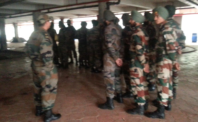 मुंबई : सुप्रीम कोर्ट के आदेश पर आदर्श हाउसिंग सोसाइटी की इमारत हुई सेना के हवाले