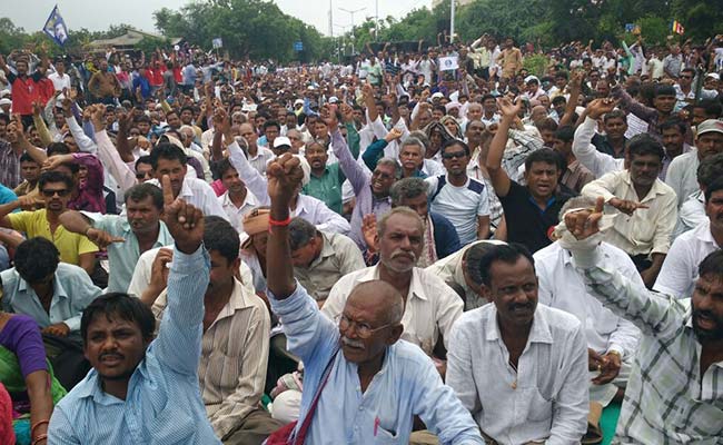 उना में दलितों की पिटाई के विरोध में अहमदाबाद में दलितों ने महासम्मेलन कर किया शक्ति प्रदर्शन