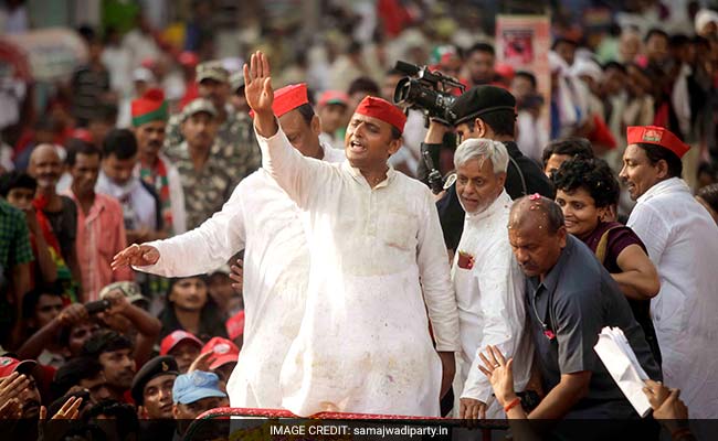 Akhilesh Yadav's Smartphone Offer: Apply Now, Receive When We Come Back