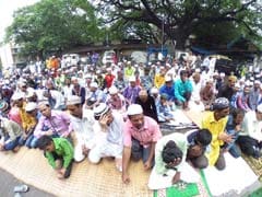 360 Degree View: Thousands Offer Alvida Namaz In Mumbai