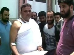 Kashmiris Defy Curfew To Help Amarnath Pilgrims Injured In Bus Accident