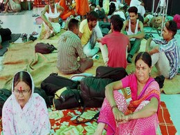 कश्मीर दुर्घटना में घायल अमरनाथ तीर्थयात्रियों को स्थानीय मुसलमानों ने बचाया कश्मीर दुर्घटना में घायल अमरनाथ तीर्थयात्रियों को स्थानीय मुसलमानों ने बचाया