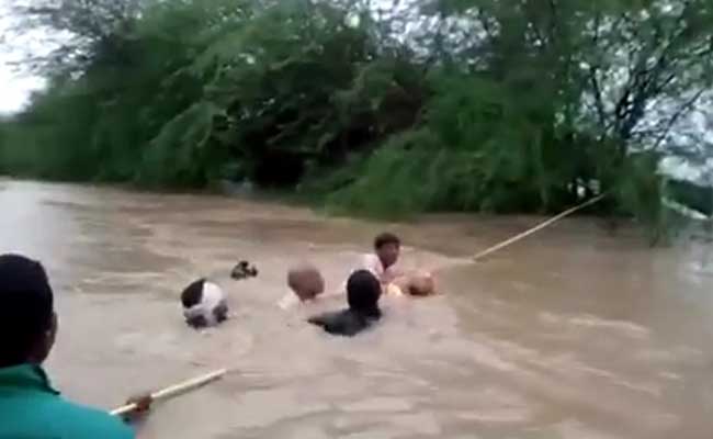 Cars Swept Away And A Dramatic Rescue In Maharashtra Flood