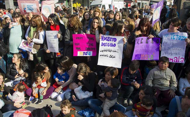 Argentine Mothers Hold Mass Breastfeeding Protest