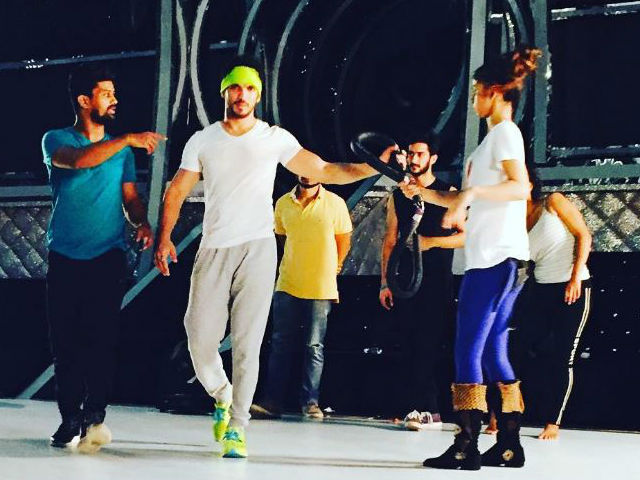 Arjun Bijlani Injured on the Sets of <i>Jhalak Dikhhla Jaa 9</i>